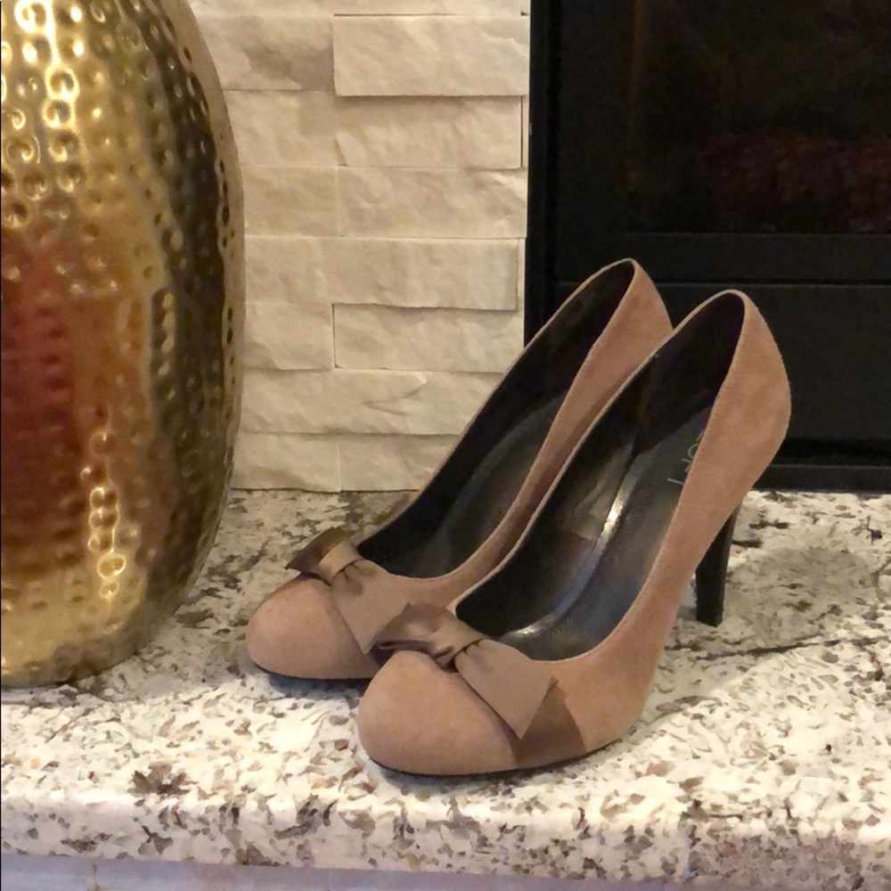 NWOT Ann Taylor Loft Suede Bow Heels